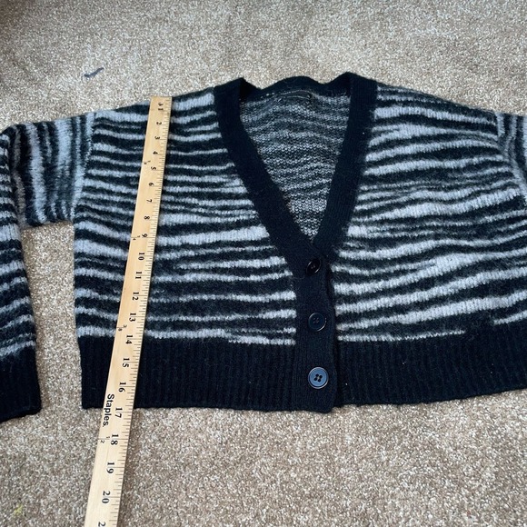 Urban Outfitters Cropped Cardigan sweater zebra 2 button black gray knit SZ M - Picture 8 of 10
